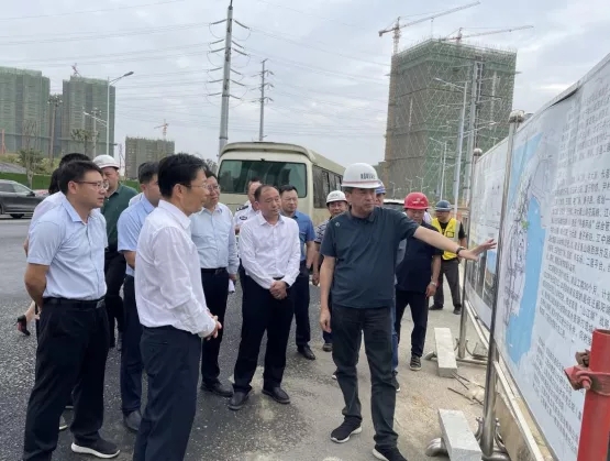 ���г�����һ���Ӳ���ɽ������Ƭ��������ʩ����